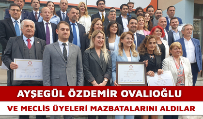 AYŞEGÜL ÖZDEMİR OVALIOĞLU VE MECLİS üYELERİ MAZBATALARINI ALDILAR